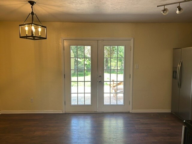 Building Photo - 2128 Little River Ln