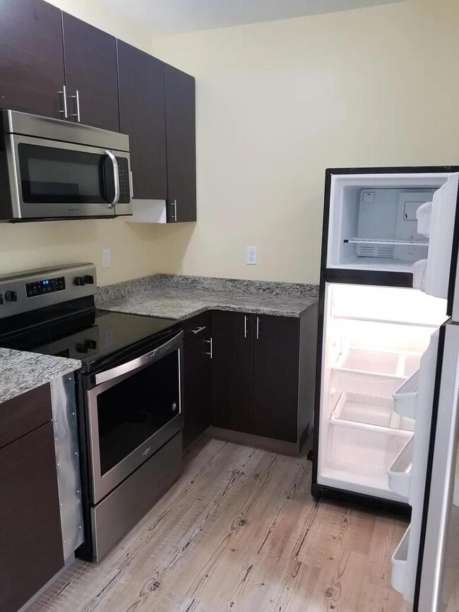 Building Photo - 41 Leavitt St