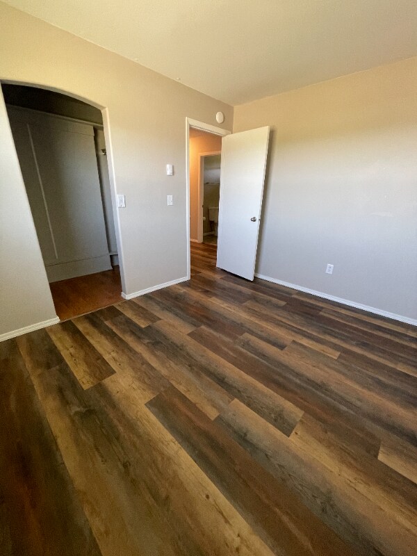 Building Photo - 2555 Valley Dr