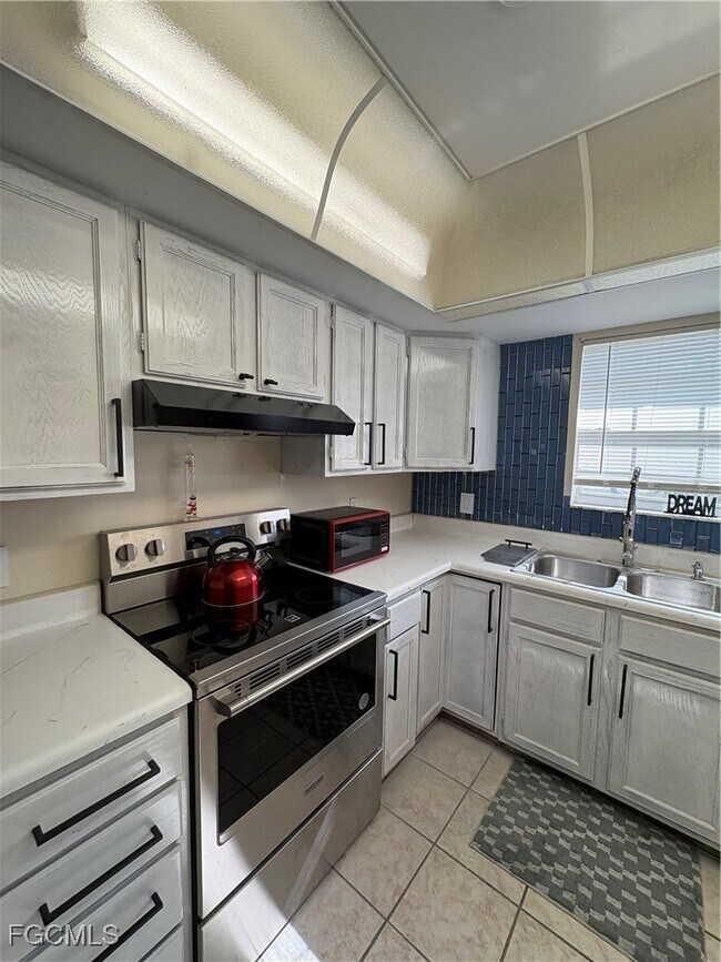 Building Photo - 1005 SW 48th Terrace