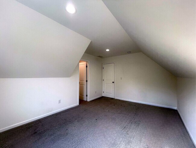 Building Photo - Newer Construction Farmhouse Style Home!