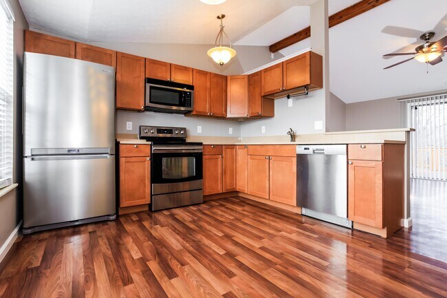 Building Photo - 4784 Orangeburg Dr