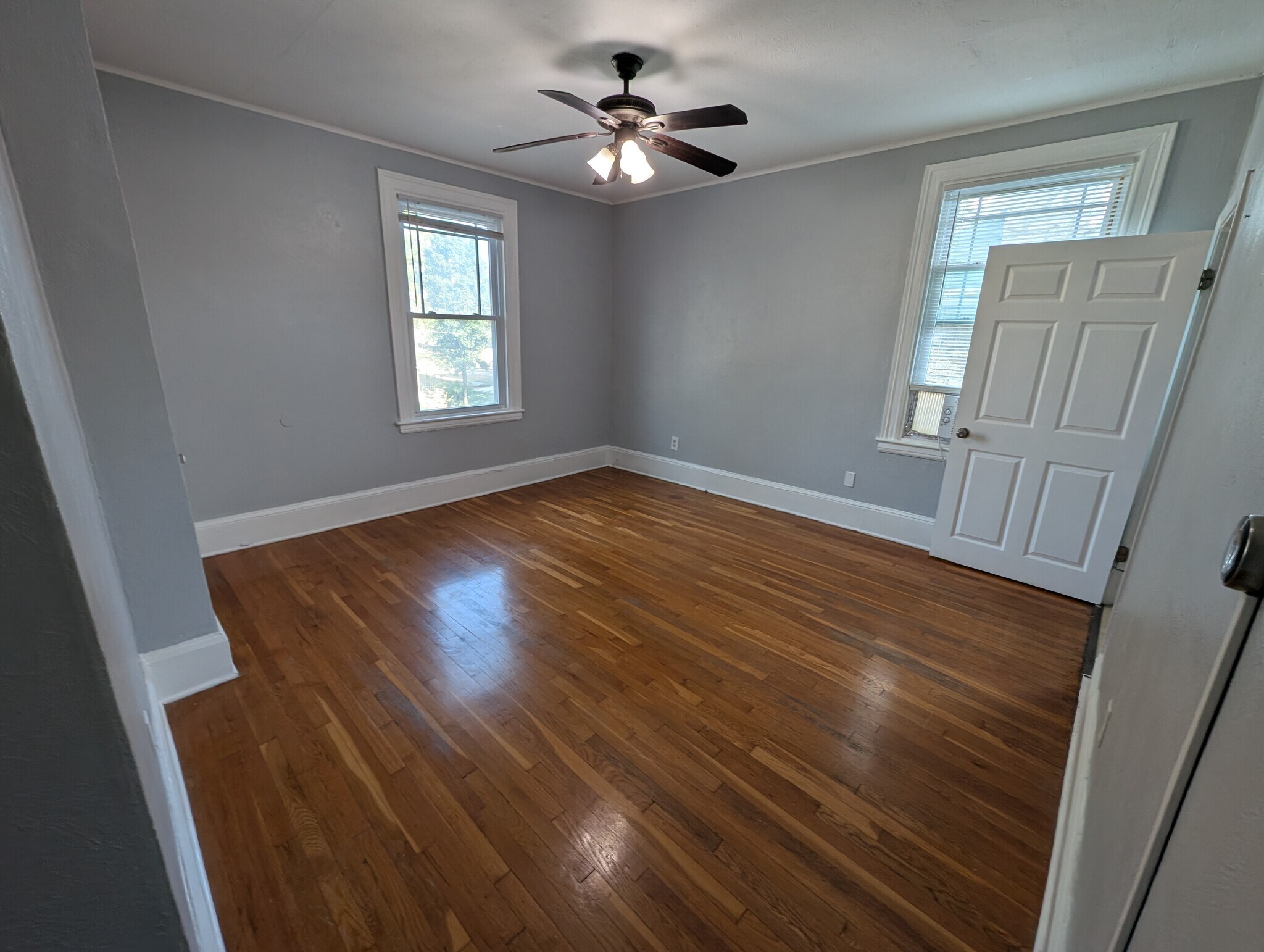 14' x 13' Living Room - 3404 Baltimore Ave
