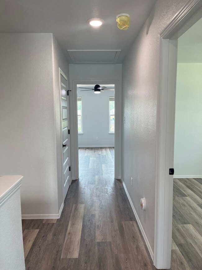 Building Photo - COX-NORTHRIDGE DR-2
