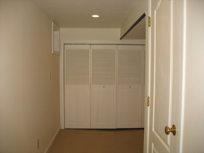 Building Photo - N.E Rose City Bungalow Pet Friendly