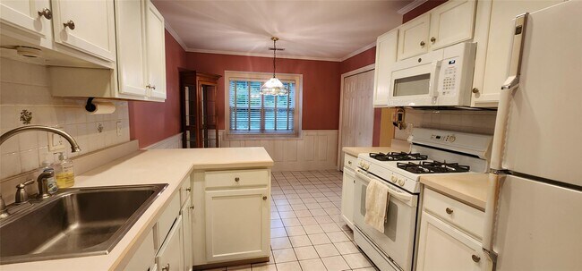 Building Photo - 196 Eagleton Dr