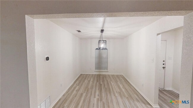 Building Photo - 212 Sims Ridge Dr