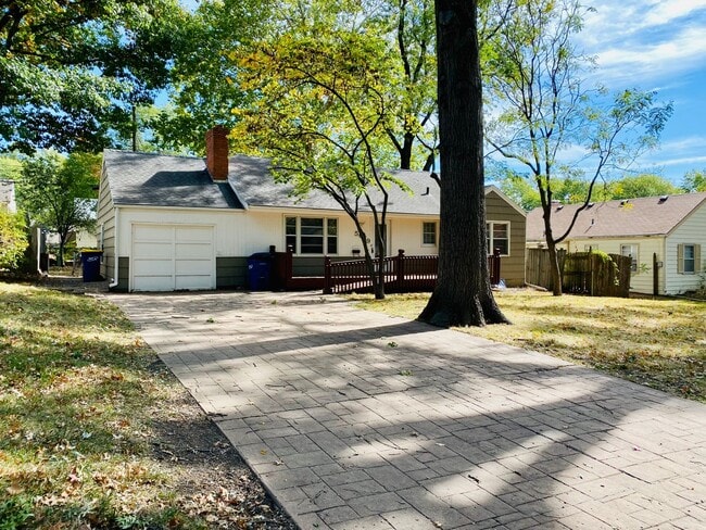 Building Photo - {5639} Spacious Ranch + Two Separate Living Quarters + Fenced Yard!