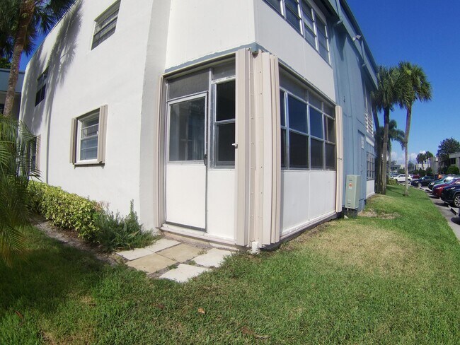 Building Photo - 258 Normandy F