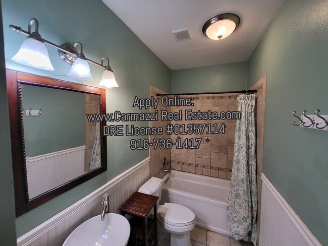 Building Photo - 9197 Irish Gold Way