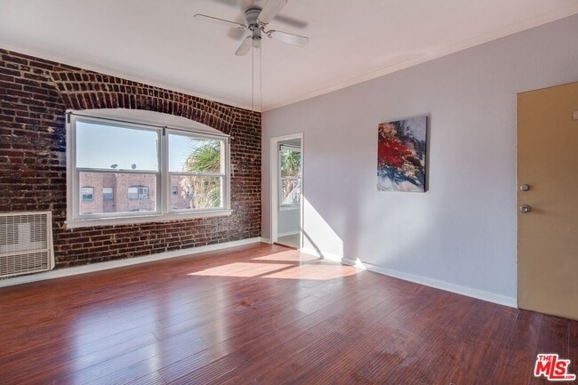 Building Photo - 730 S Catalina St