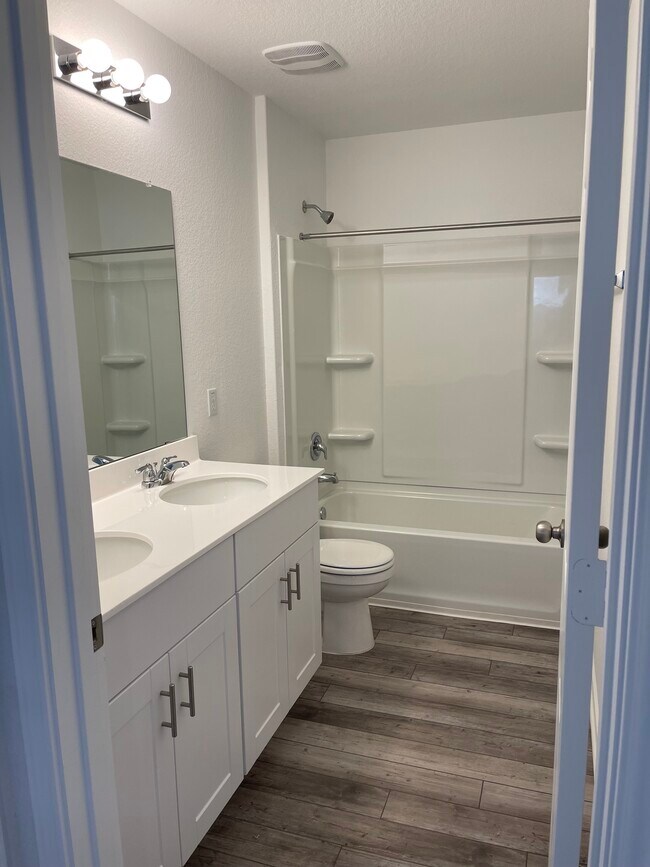 Building Photo - 1616 Holly Lk Dr