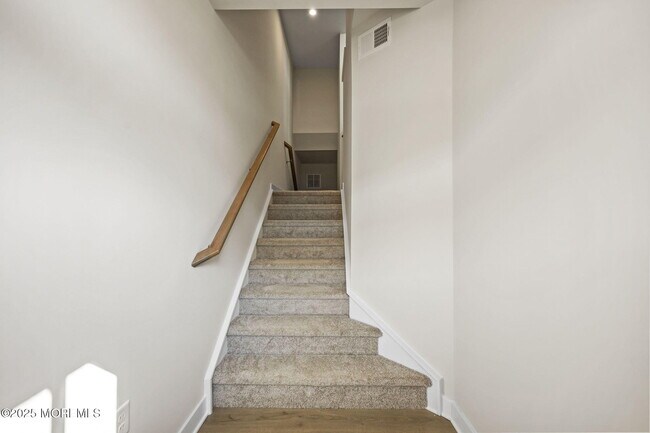 Building Photo - 20 Gramercy Dr
