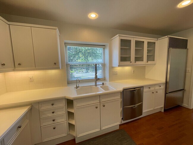 Building Photo - Beautiful home with pool in Cupertino, Available Soon!