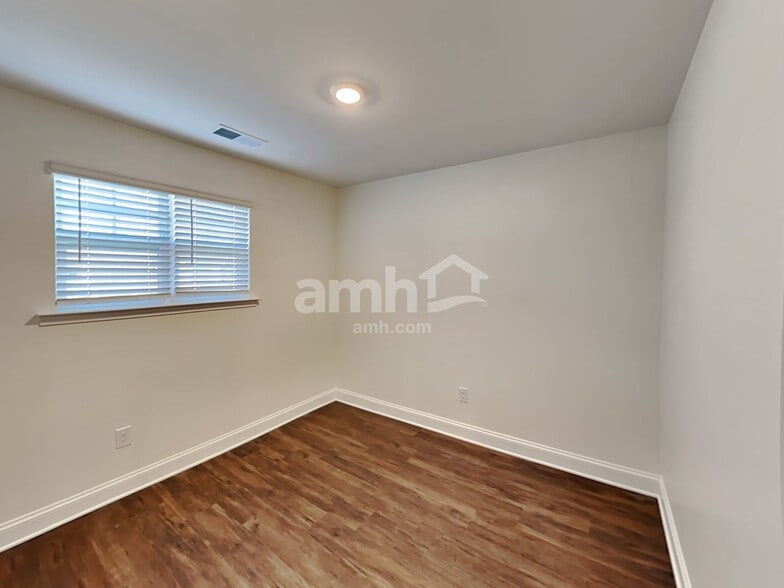 Building Photo - 626 Rivermist Dr