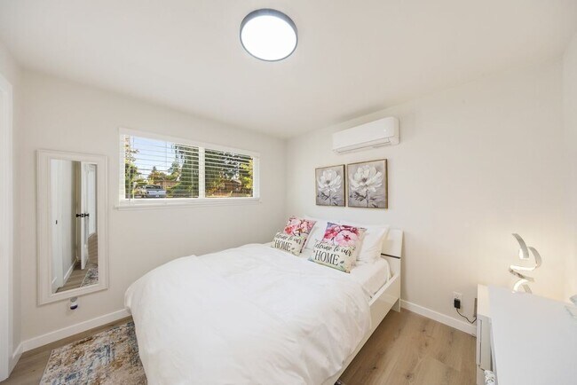 Building Photo - 11405 14th Ave SW