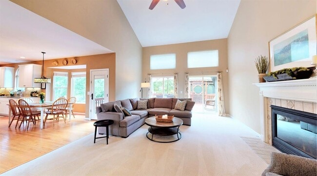 Building Photo - 6175 Cloverwood Dr