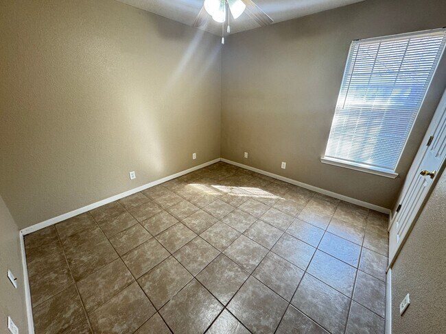 Building Photo - 4807 John David Dr