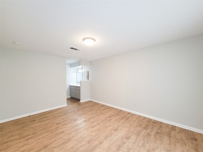 Building Photo - 13406 Glen Erica Dr