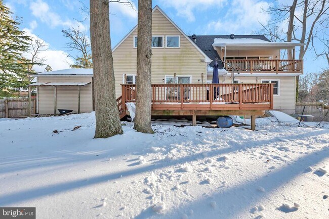 Building Photo - 1080 Crestview Dr