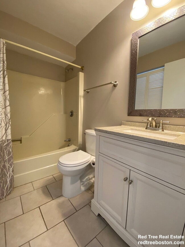 Building Photo - 1400 Lagrange St