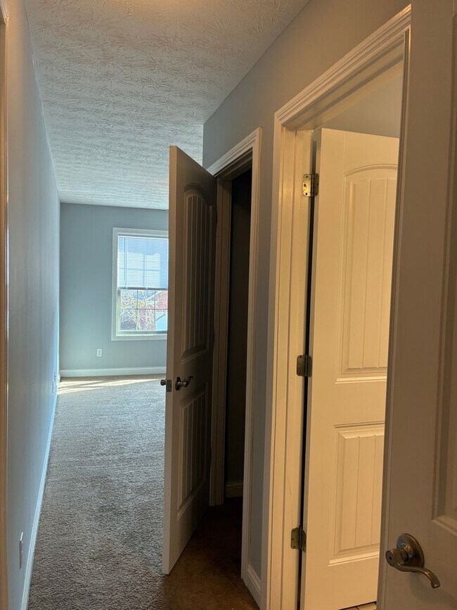 Building Photo - 137 Twin Lakes Dr