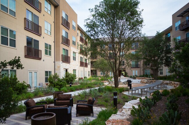 Building Photo - 3001 Esperanza Crossing