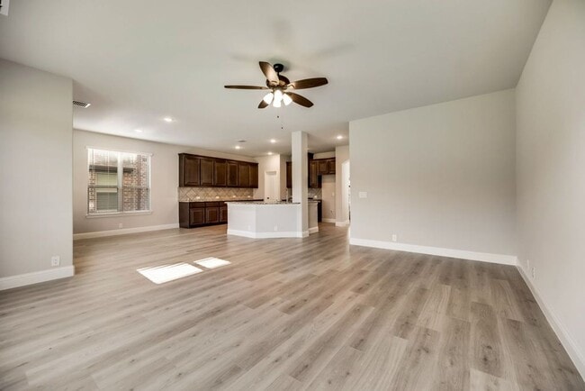 Building Photo - Checkout This 4 bed 2.5 bath 2827 sqft - Paloma Creek Beauty!!!