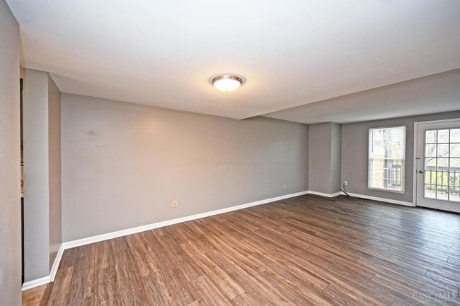 Building Photo - 920 Woodlyn Dr N