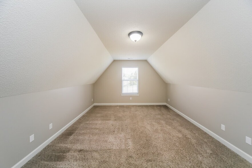 Building Photo - 5714 Kingsman Dr