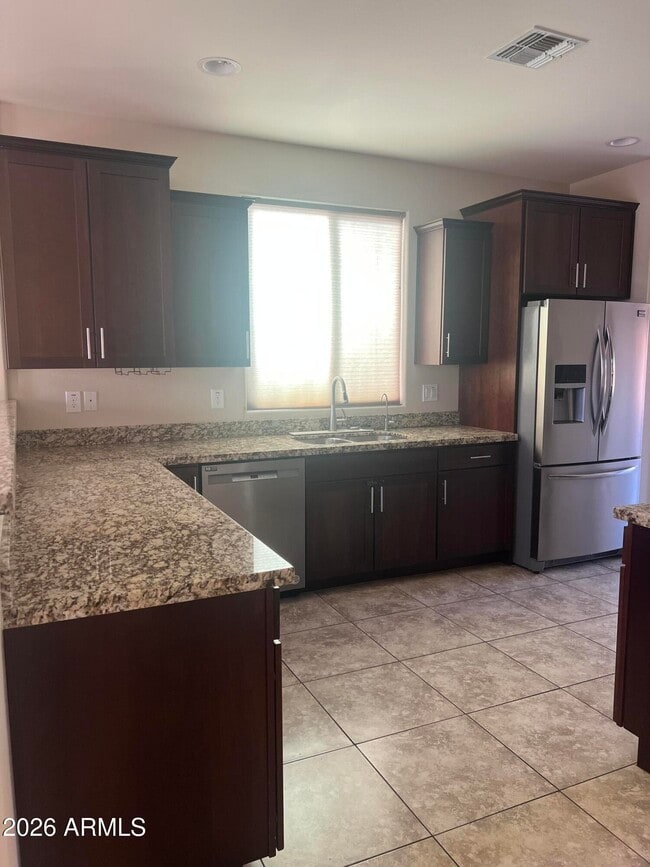 Building Photo - 1213 E Shangri La Rd