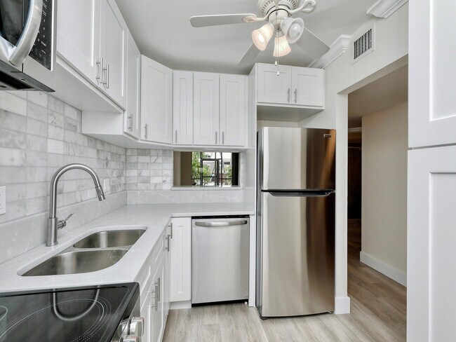 Building Photo - 5300 NE 24th Terrace