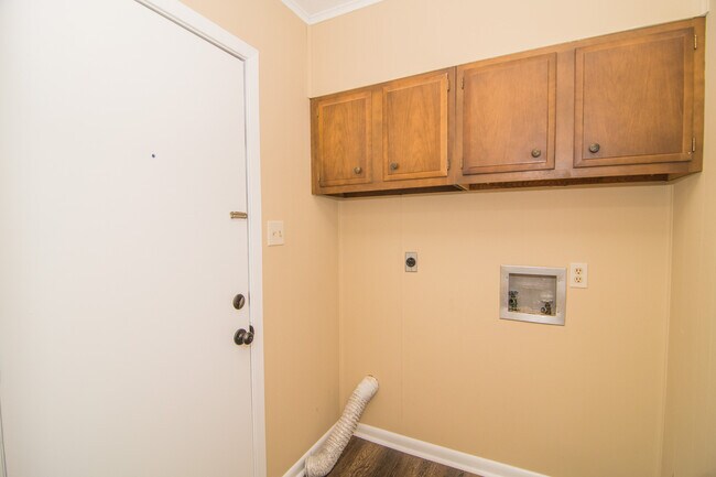 Building Photo - 705 June Dr