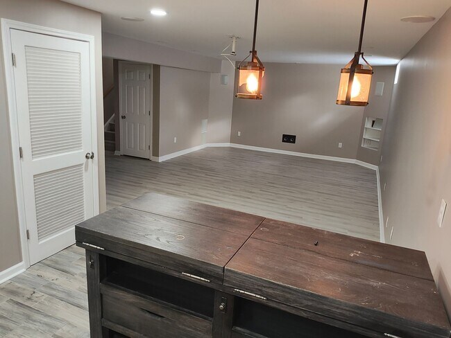 Building Photo - Beautifully maintained 4-bedroom, 2.5-bath...