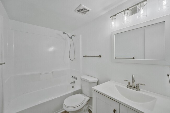 Building Photo - 12883 Cara Dr