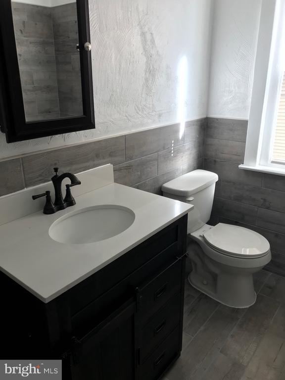 Building Photo - 4832 E Roosevelt Blvd