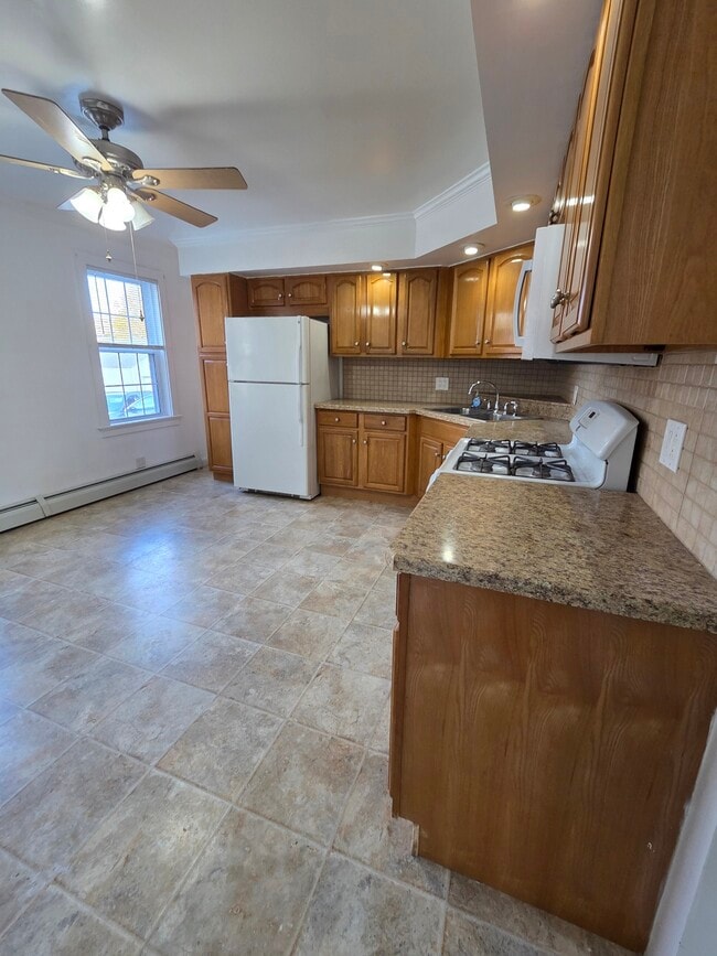 Building Photo - 12 S A St