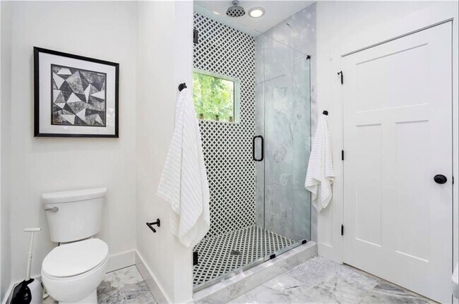 Building Photo - 178 Richardson St SE