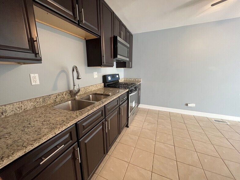 Kitchen and Breakfast Area - 28 Wildwood Lane G