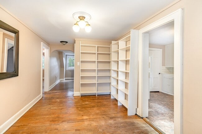 Building Photo - Green Hills Apartment for Rent!