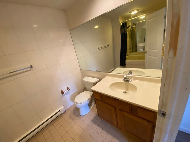 Building Photo - Chestnut Grove Village 11