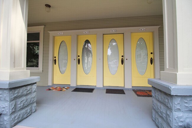 Building Photo - andrp02