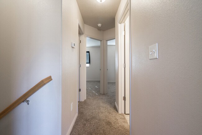 Building Photo - 3155 S Hidden Valley Dr