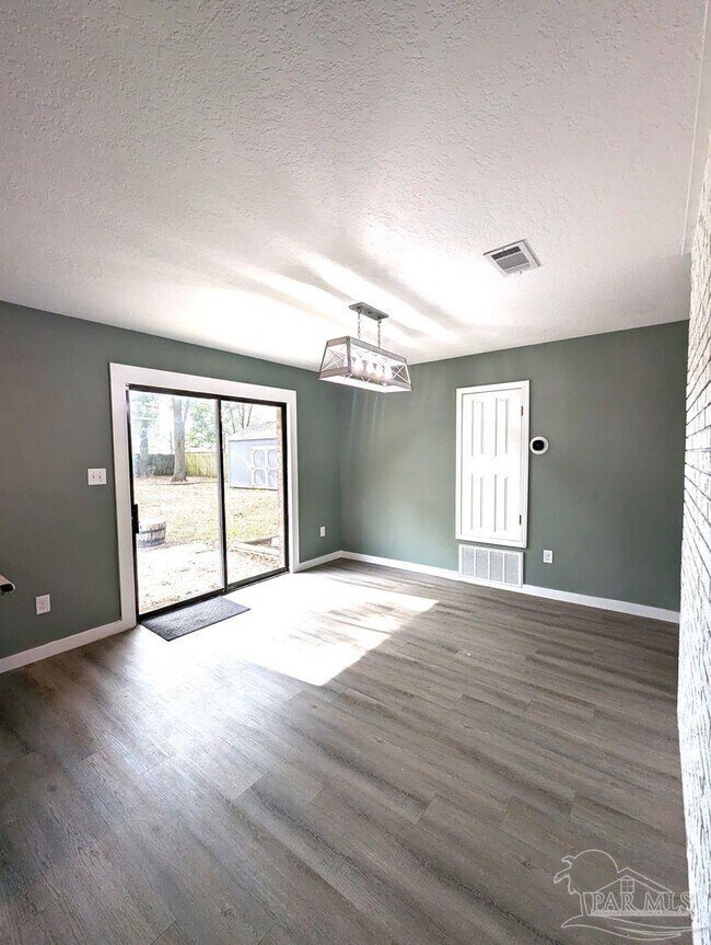 Building Photo - 6045 Hamilton Bridge Rd