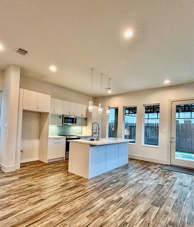 Building Photo - 4402 Bora Bora Ln