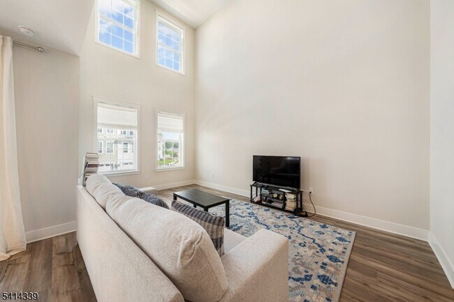 Building Photo - 707 Station Rd