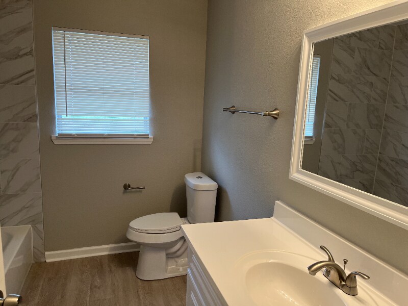 Building Photo - 606 Matchett St