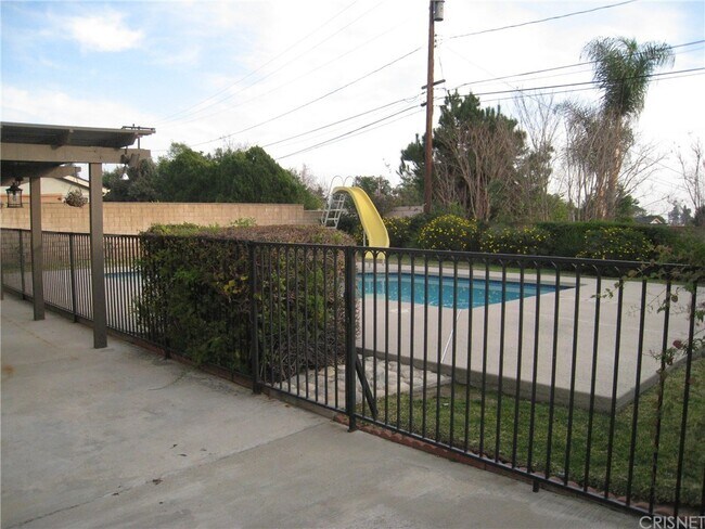 Building Photo - 3218 Tannencrest Dr