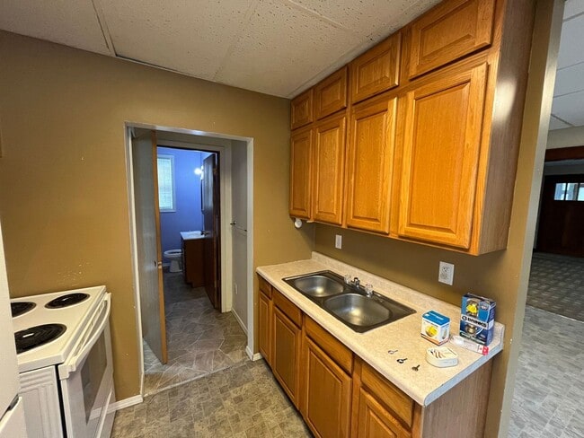 Building Photo - 105 N Polk St