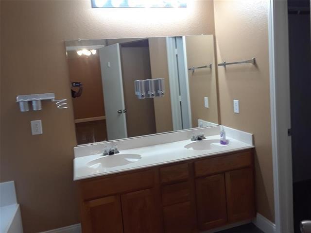 Building Photo - 2428 Collier Dr